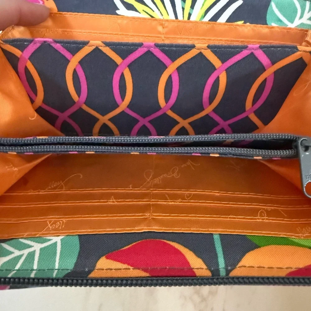 Vera Bradley Quilted Floral Zip Wallet in retired pattern Jazzy Blooms NWOT - Picture 7 of 7